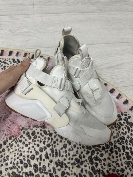 Крассовки белые Nike