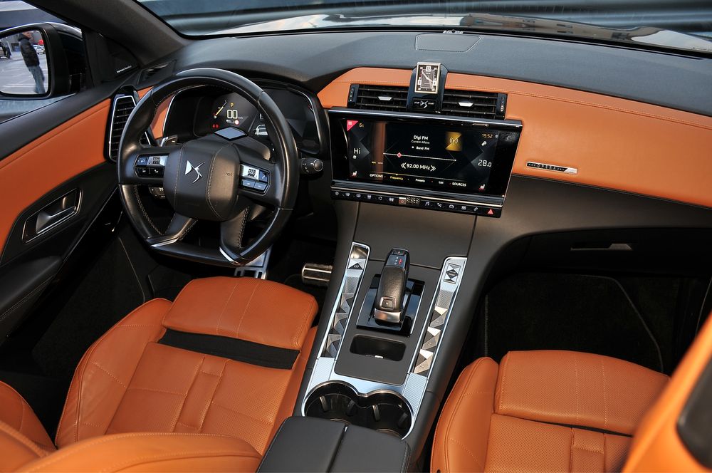 DS7  //   Crossback  // Opera   // Design  // 225cp //