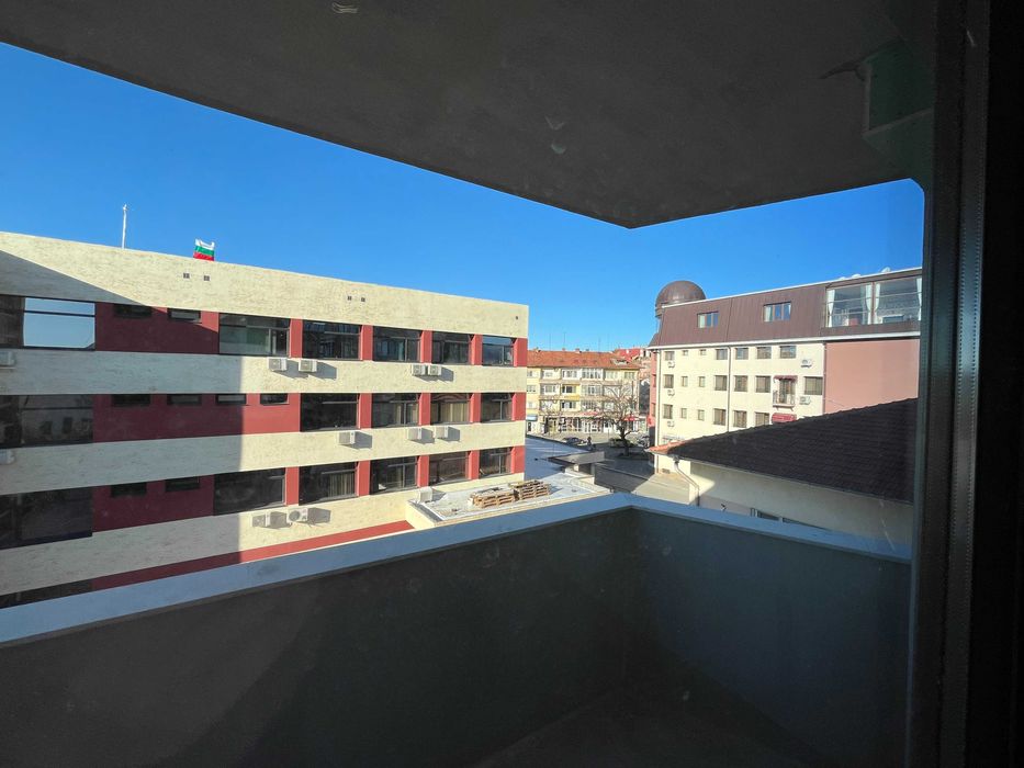 Продава апартамент с една спалня,  до у-ще Ехзарх Антим I