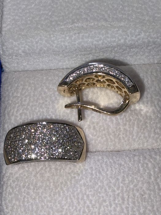 Продам серьги золотые с бриллиантами.