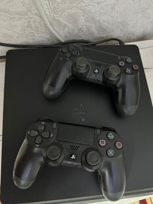 Продам Плейстейшен PS4