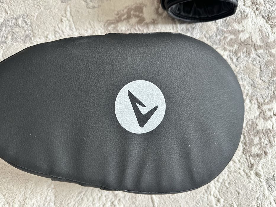 Продам боксерские перчатки