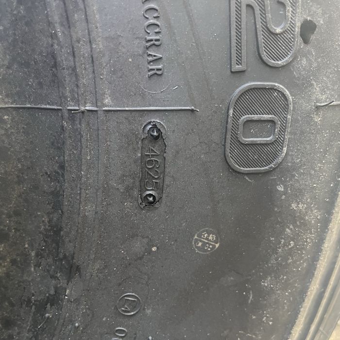 Продам Шины 12r20