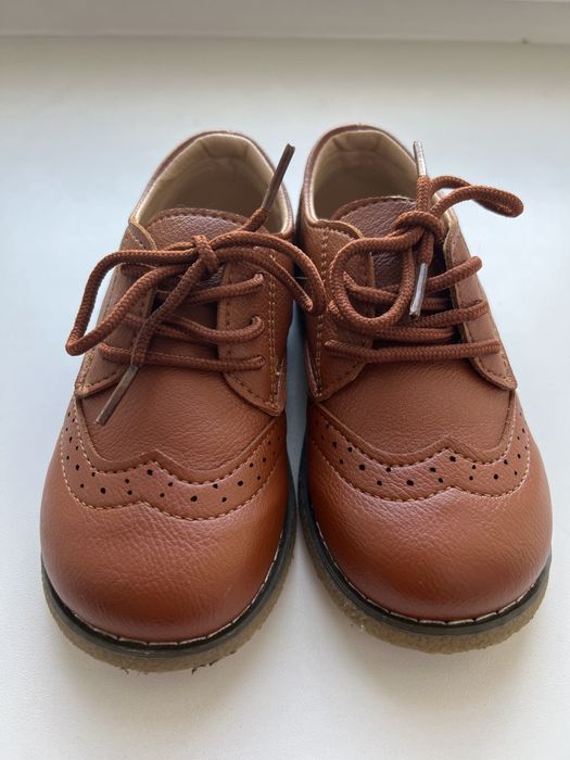 Туфли и кеды десткие