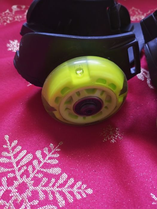 Продаются ролики на пятку.