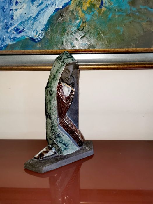 Антикварна керамика фигура скулптура Дева Мария подписана уникална