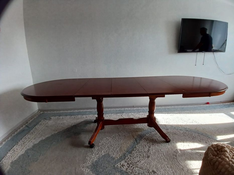 Продается стол раздвижной в гостиную