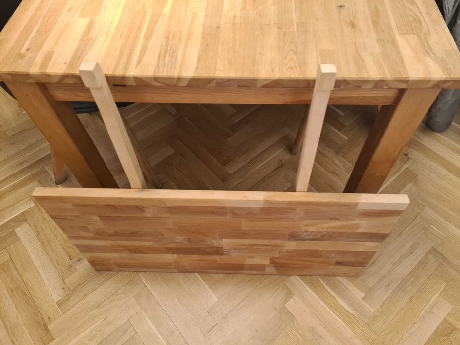 Масивна маса с 4 стола