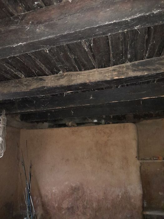 Стари дървени греди от над 100 годишна къща