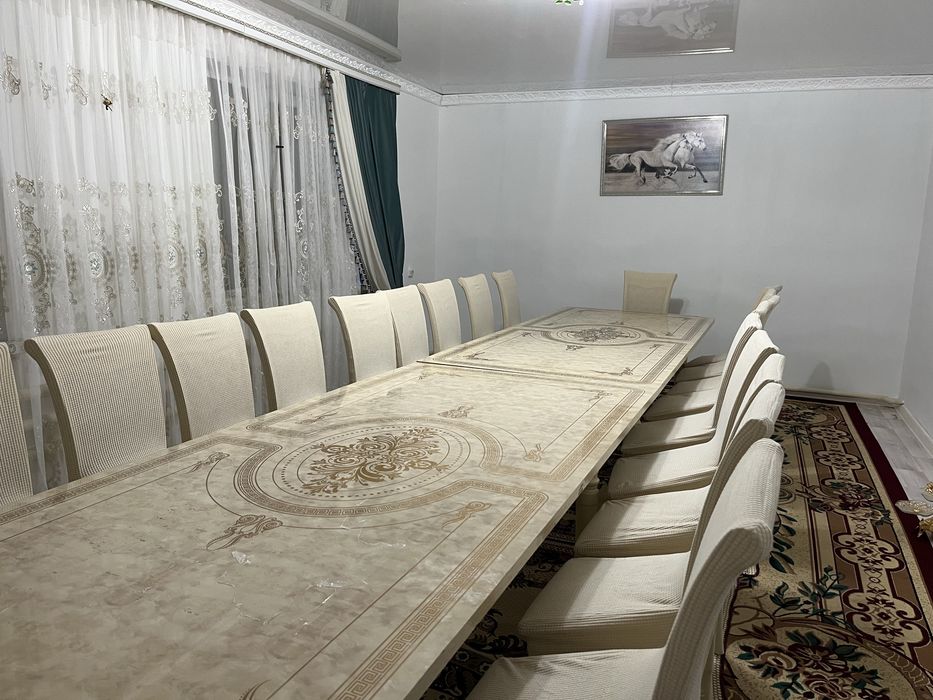 Стол 24 стульясымен, 24 чехолымен