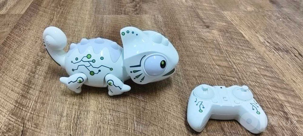 Игрушка на пульте хамелеон