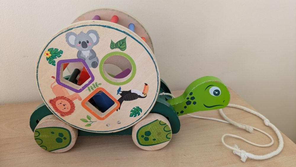 Лот дървени играчки и пъзели