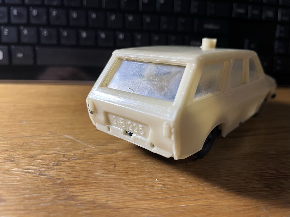 Jucarii vechi romanesti ambulanta si masinuta de curse