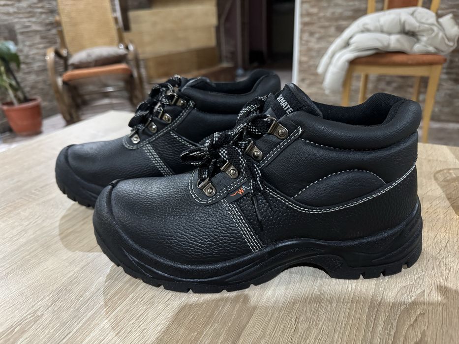 Bocanci cu fier Walkmate noi