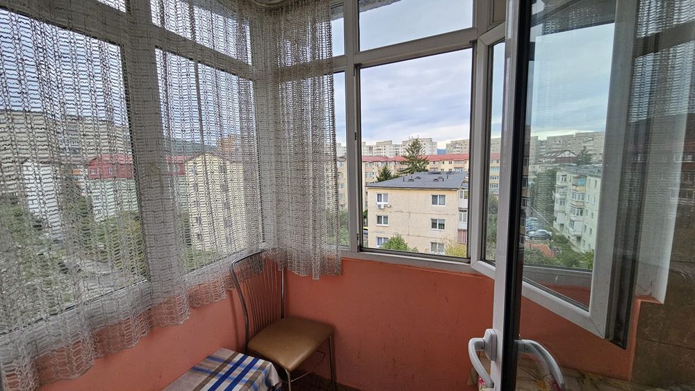Închiriez apartament 3 camere