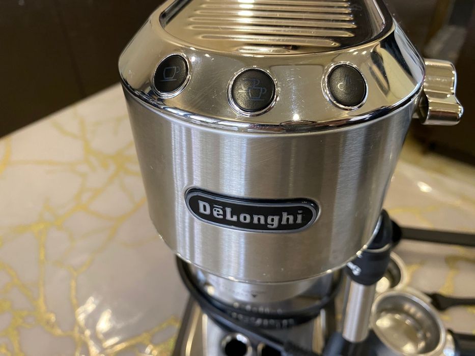 Продам кофемашина Delonghi