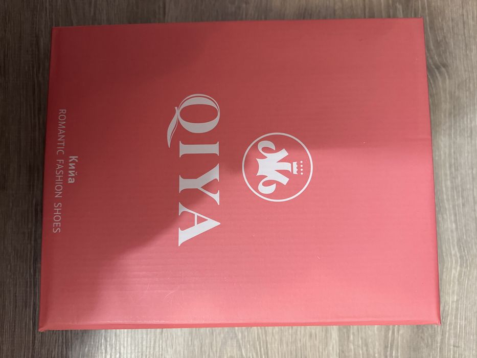 Продам сапожки женскую