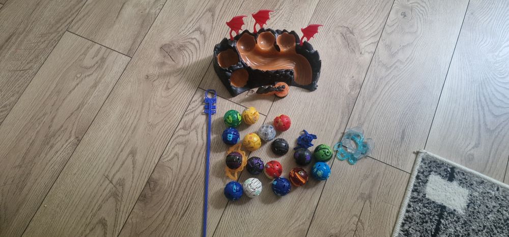 Colecție Bakugan + arenă și accesorii – lot complet