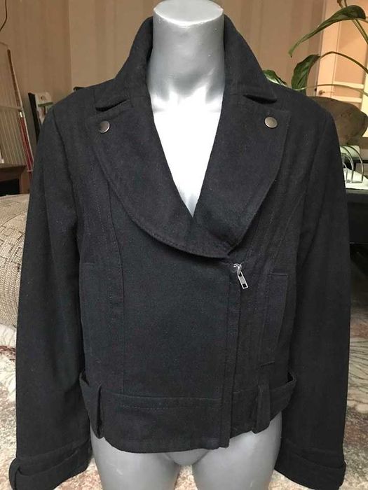 Черно късо дамско палто