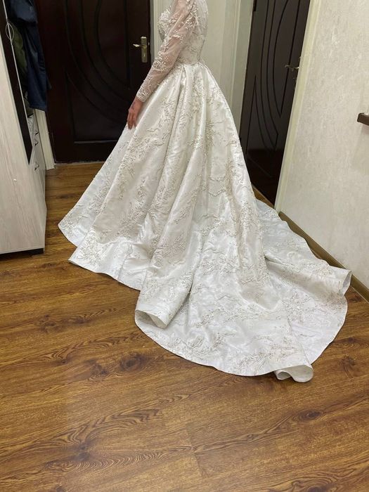 Свадибнные платья б/у