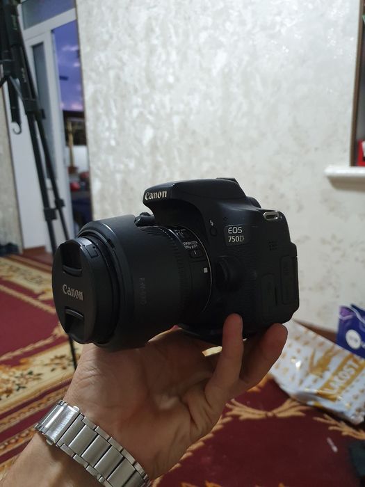 Canon 750D  ideal holatda