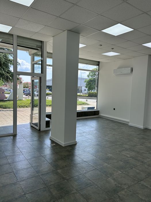 Дава се под наем Магазин в Казанлък - 60 кв.м за 612 € - Снимка #5