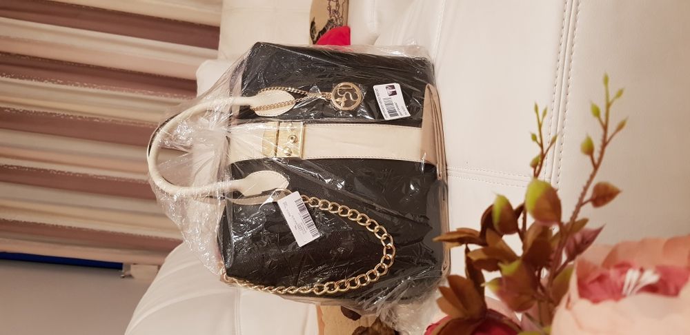 Pia Sassi Кожена чанта естествена кожа