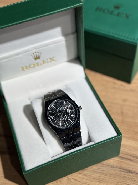 Новые мужские часы