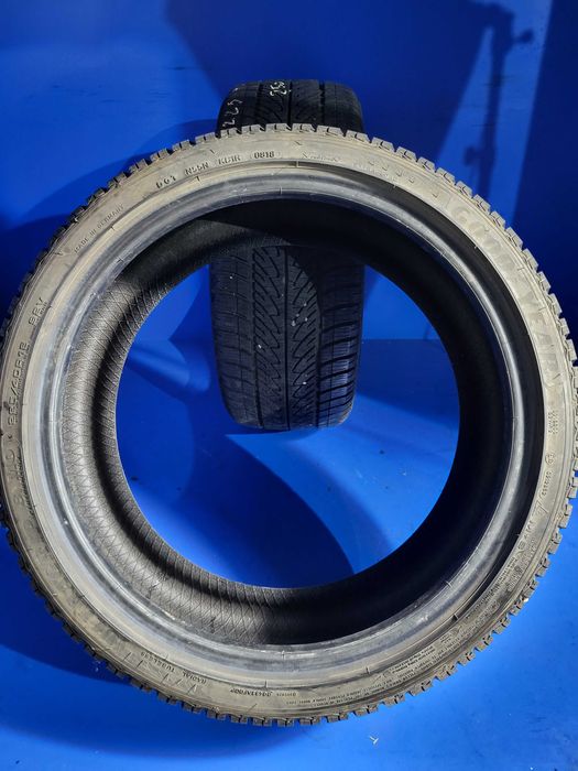 Vand 2 anvelope 225 40 18 m+s Goodyear Ultragrip 8 MO - foarte bune