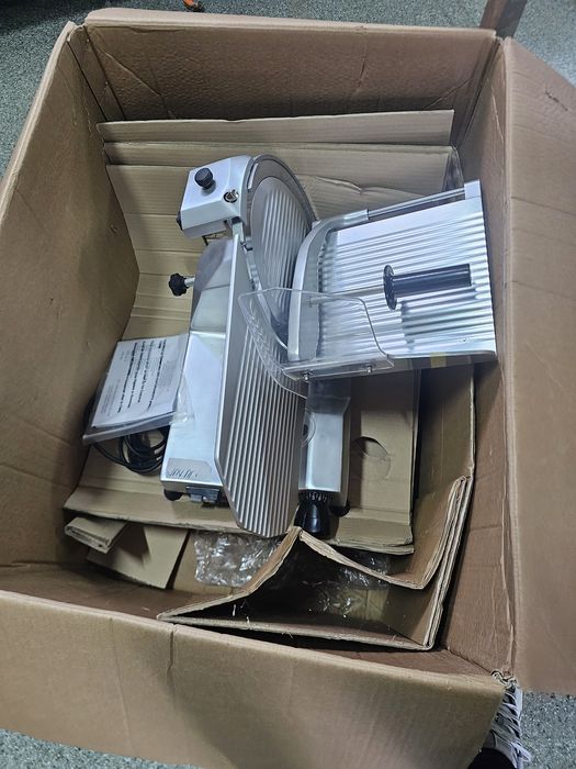 Feliator  profesional mezeluri