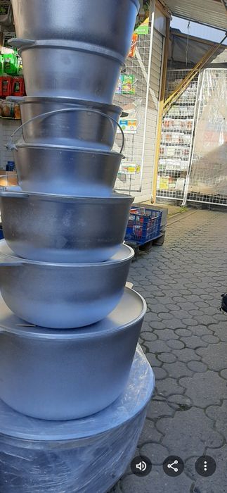 Vând  ceaume de aluminiu noi cu capace de 8=10=16=20=25=40litri