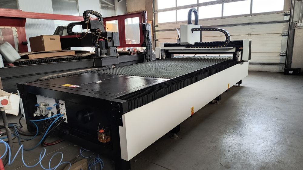 Mașină de debitat CNC fibră laser 6 kW