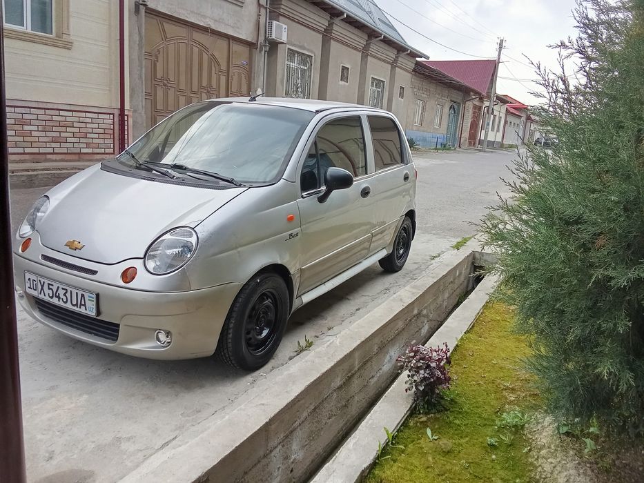 Moshina sotiladi naxtka