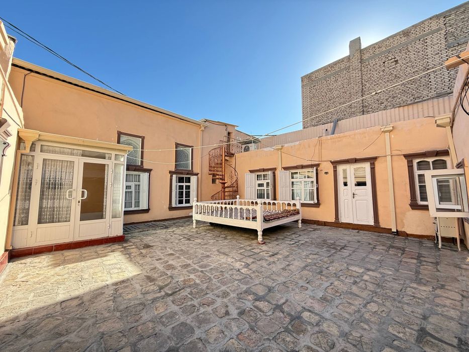 Eski shaharda hovli sotiladi