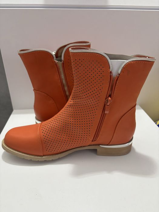 Ghete perforate turcoaz si portocaliu