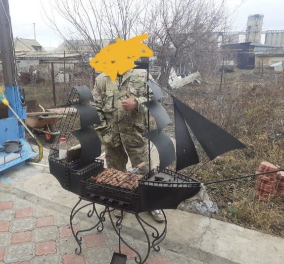 Мангалы урны. Беседки. Качели.