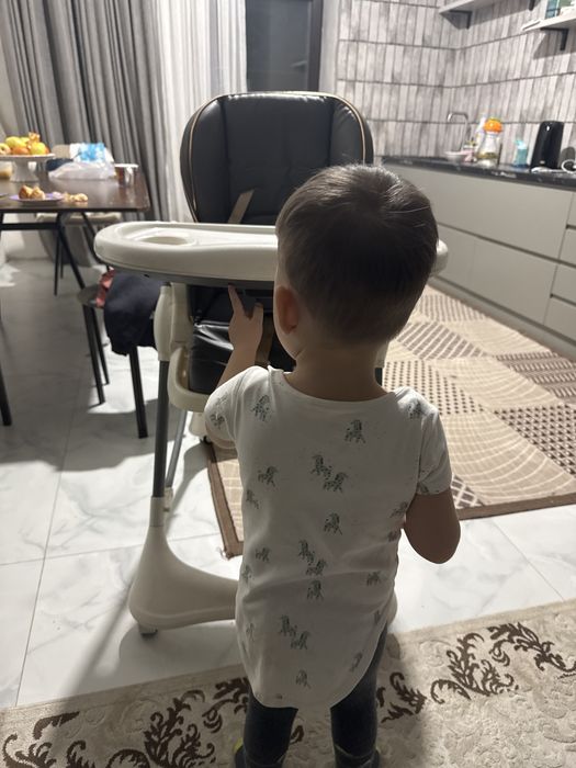 Стол для кормления младенца