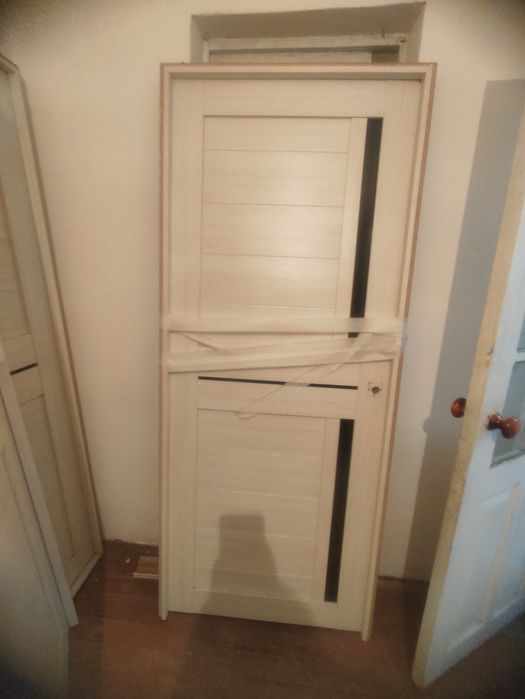 Есік сатам 3еуі 58000 мың