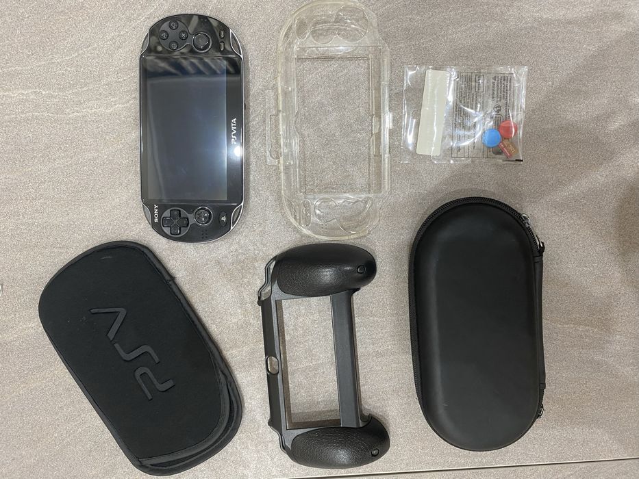 Продам PlayStation Vita