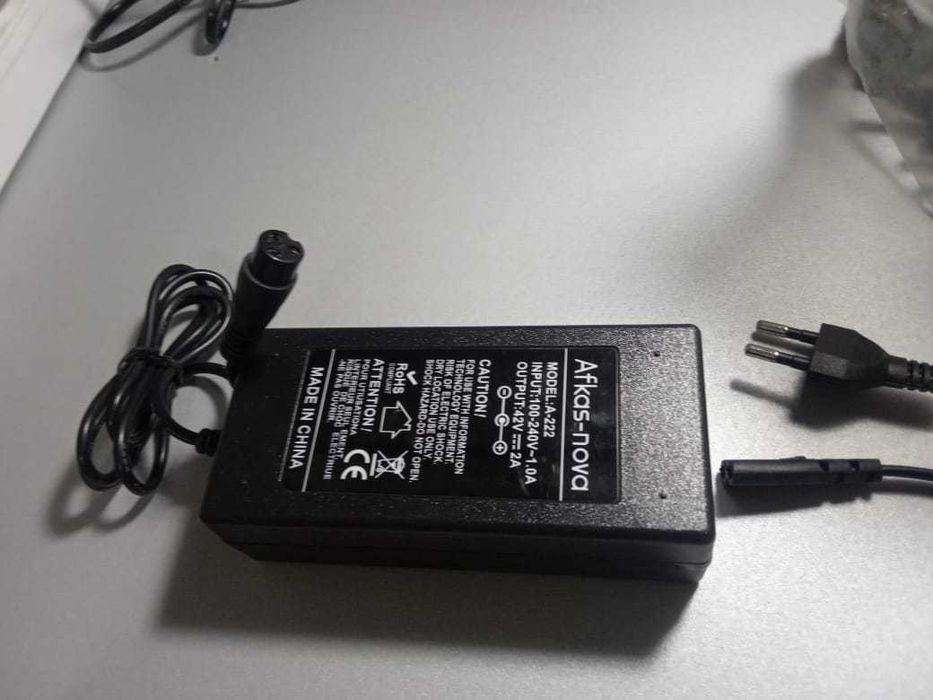 зарядка  на самокат - блок питания