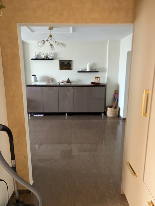 Apartament 3 camere central langa liceul economic mai exact piata romana d1