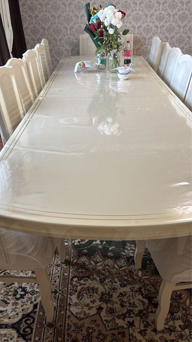 Продам срочно стол вместе со стульями