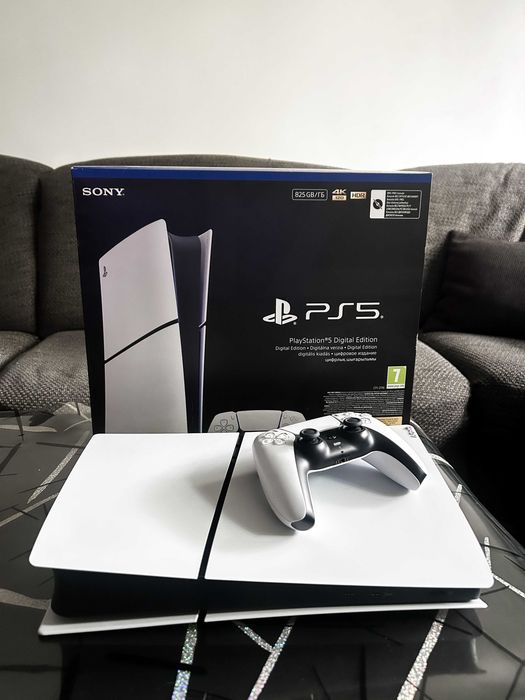 Consola PlayStation 5 Digital Edition Slim, 825GB in stare impecabila