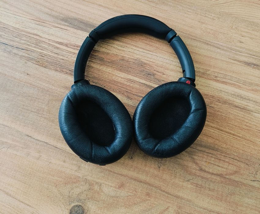 Căști wireless Sony WH-1000XM4 izolare fonica.

Sound quality: foarte bun