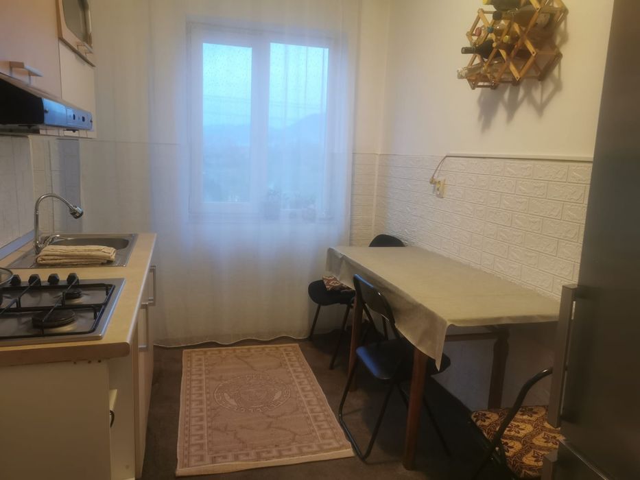 Închiriez apartament 2 camere, zona Liceului