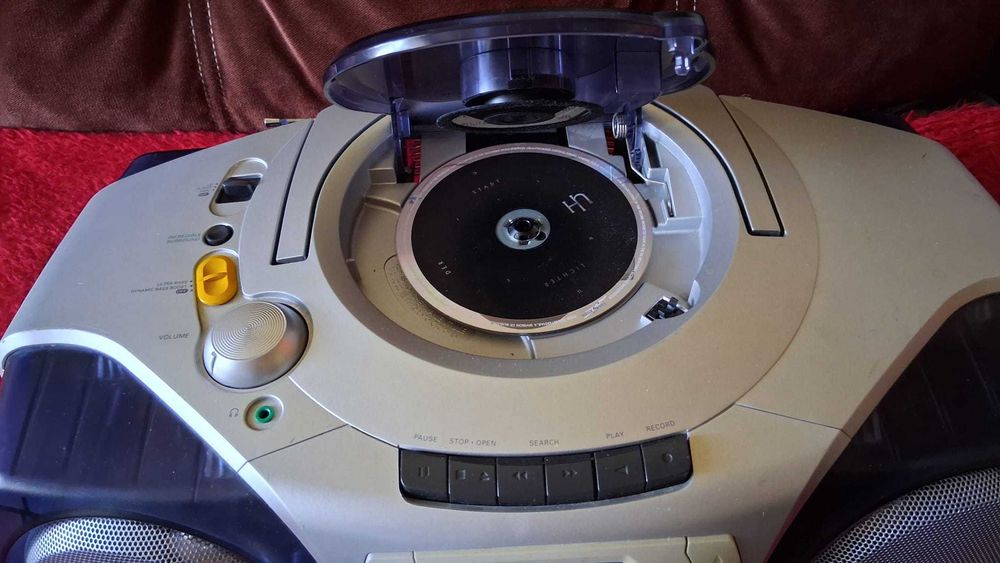 Radiocasetofon stereo cu CD Philips