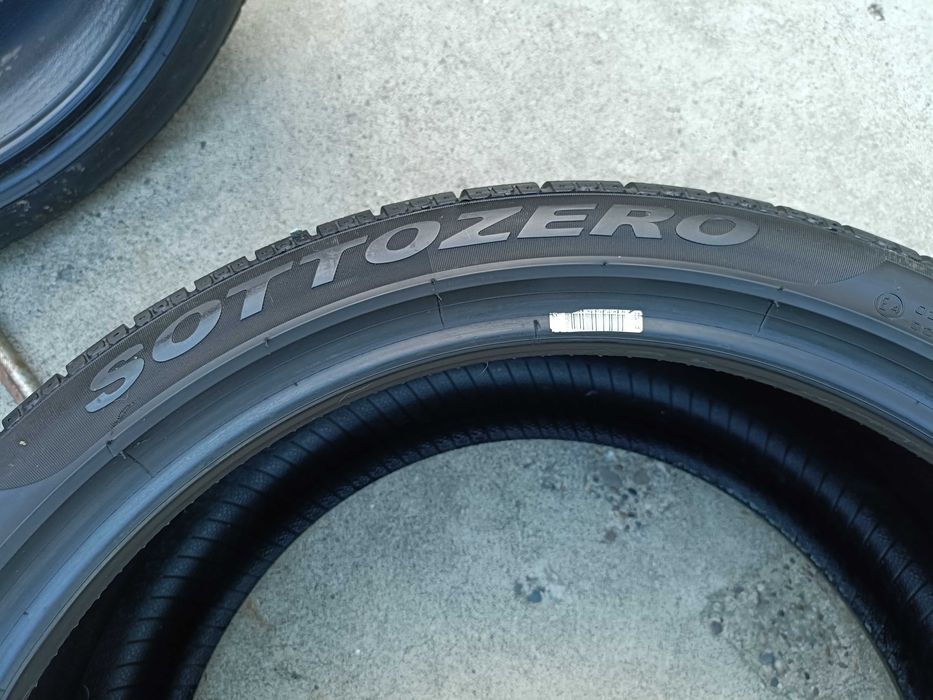 Doua anvelope iarna 275 35 20 pirelli sottozero 2 profil de 7 nmm