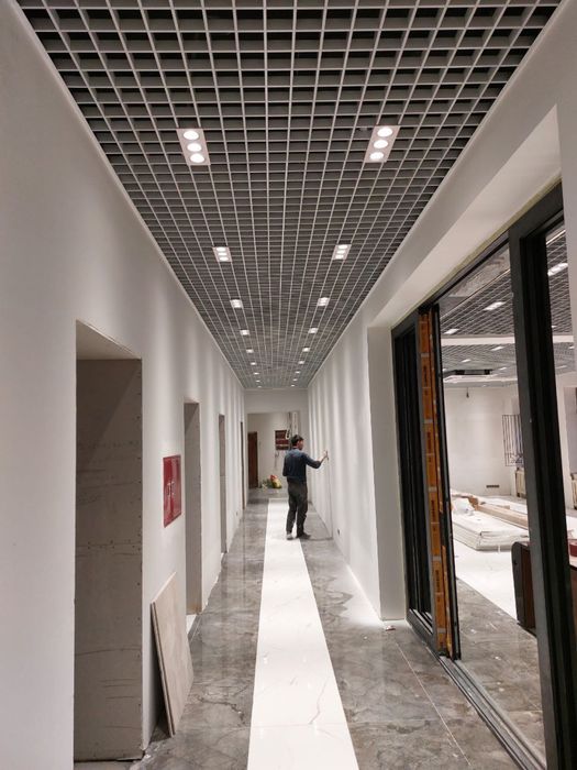 Подвесной потолок профиль лед лампы установка гриляьто реечный PC-69