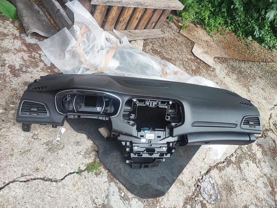 Vînd plansa bord renault megane 4 2019