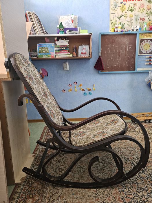 Продам кресло качалку